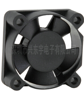 用電飯煲散熱風扇，降溫降音並存